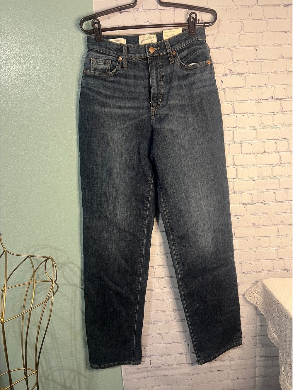 Universal Thread Vintage Straight Jeans Womens Size 2 Slim Fit Dark Blue New